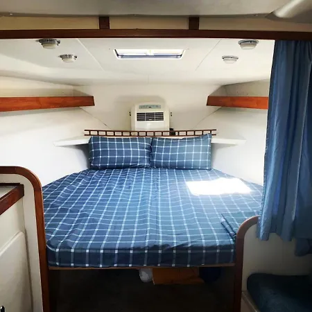 Cozy Private Two Yacht In Barcelona With Free Parking
