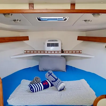 Cozy Private Two Yacht In Barcelona With Free Parking Ботель Сан-Адриан-де-Бесос